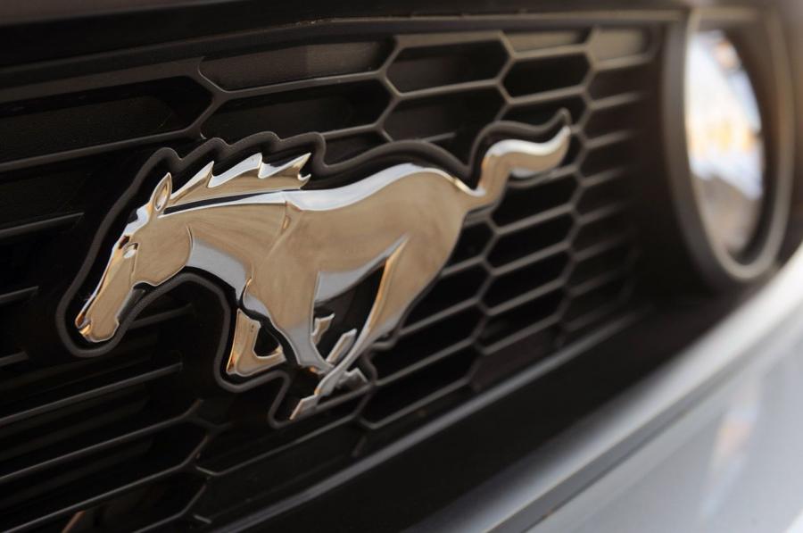  Ford Mustang GT 2011 года  (фото 40 из 90)
